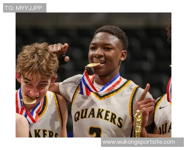 阿杜蒂耶罗在G联盟上演惊天隔扣防守球员被撞翻在地 阿杜蒂耶罗在G联盟上演惊天隔扣防守球员被撞翻在地