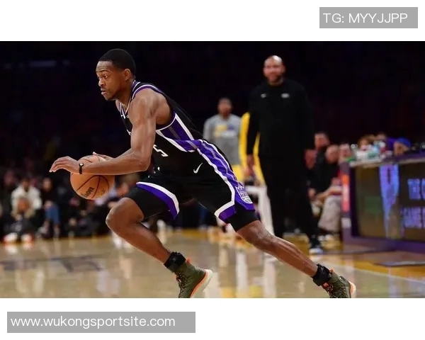 福克斯全能表现助力球队获胜16投9中贡献26分5篮板9助攻3抢断三分球命中率高 福克斯全能表现助力球队获胜16投9中贡献26分5篮板9助攻3抢断三分球命中率高