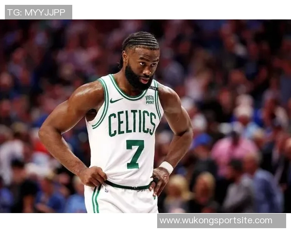 凯尔特人开季遭遇三连败杰伦布朗表现抢眼场均近30分