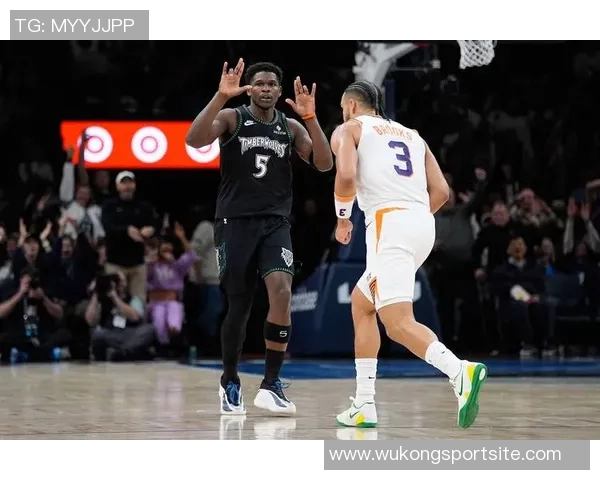 爱德华兹首节表现出色7投5中斩获12分并贡献1次抢断 爱德华兹首节表现出色7投5中斩获12分并贡献1次抢断