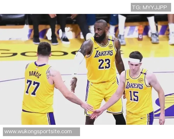 詹姆斯伤缺期间将关注湖人表现若球队无法赢球或考虑离队选择